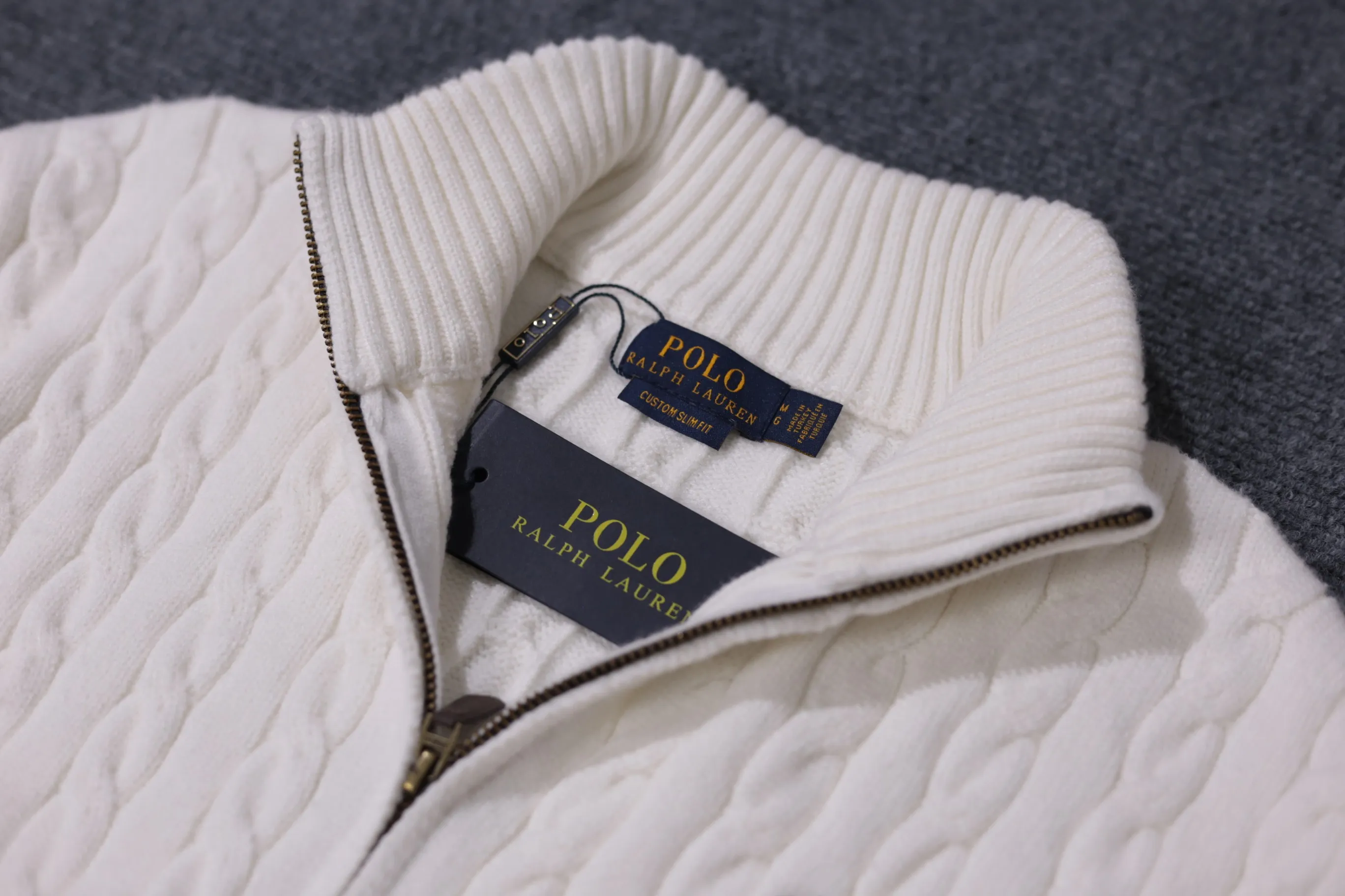 P300 Style No. D07) The top version on the market in 2025 Ralph Lauren #ootddailywear #Autumn and winter sweater #Knitted sweater outfit #ralph lauren sweater #Can be worn by both men and women [Star R] Finally waited until the Ralph men’s twist sweater half-zip bra top was put on and it’s finally here! The hottest half-zip sweater! Limited editions every year, there won’t be many models in the store! Ralph Lauren Men's Half-Zip Twist Sweater [Fire R] The shape is really nice. It can be worn alone or as a jacket. It can be worn inside or outside, or it can be worn inside with a shirt ~ 100% pure cotton #Practical Wear Colors: off-white, navy blue, khaki, gray, size S to XL